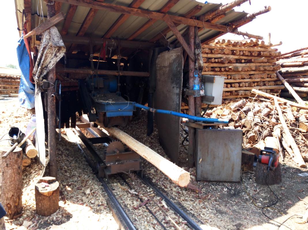 防腐油木桿扒皮機